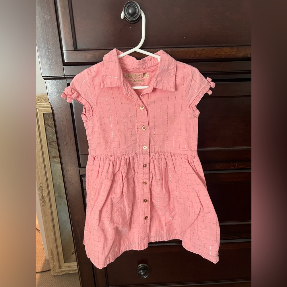 Genuine kids from Oshkosh size 3T this dress is 96% cotton and 4% other fibers